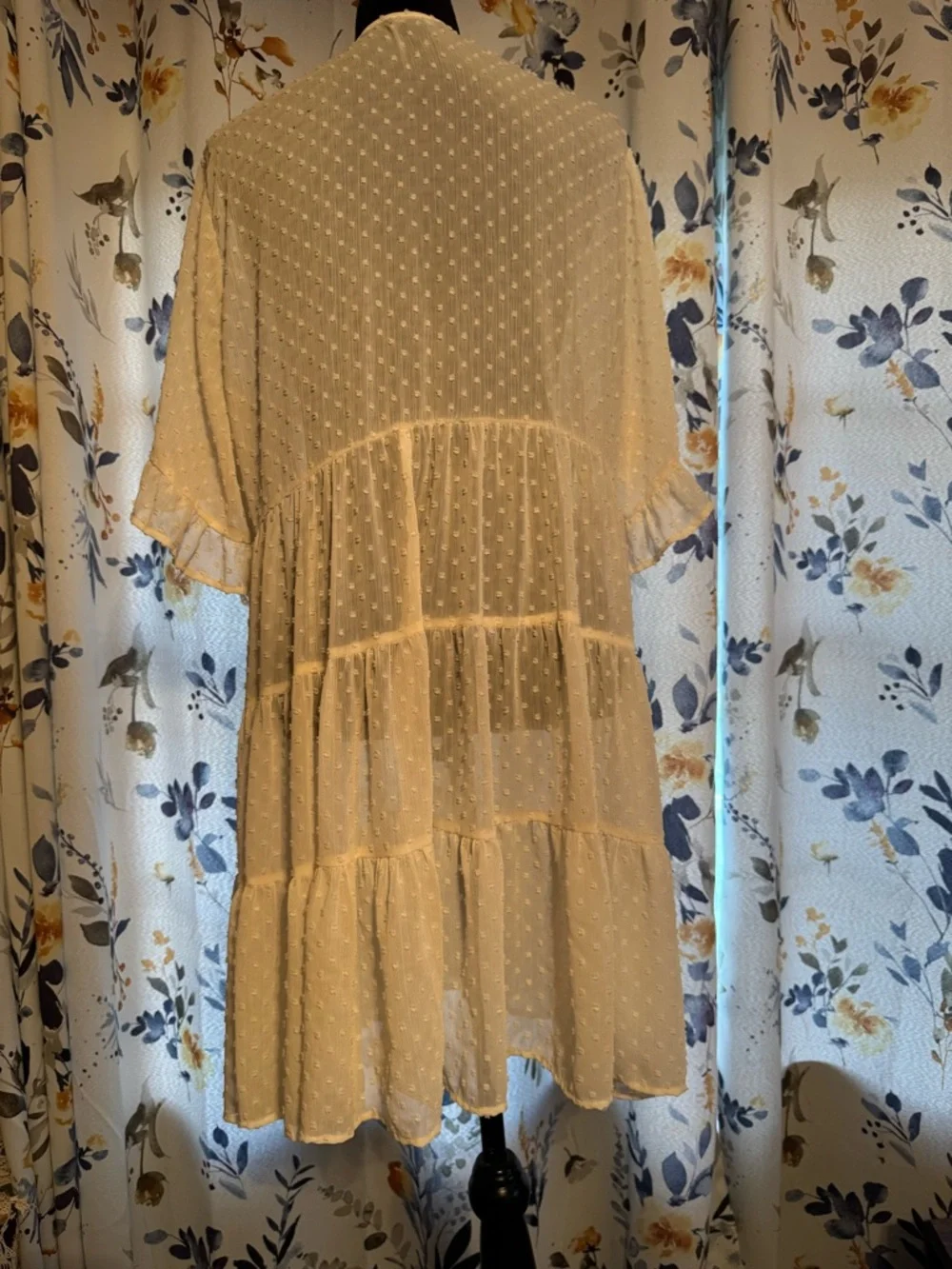 Lightweight Swiss Dot Tiered Cardigan Size 1 Torrid— Cream - Picture 3 of 4